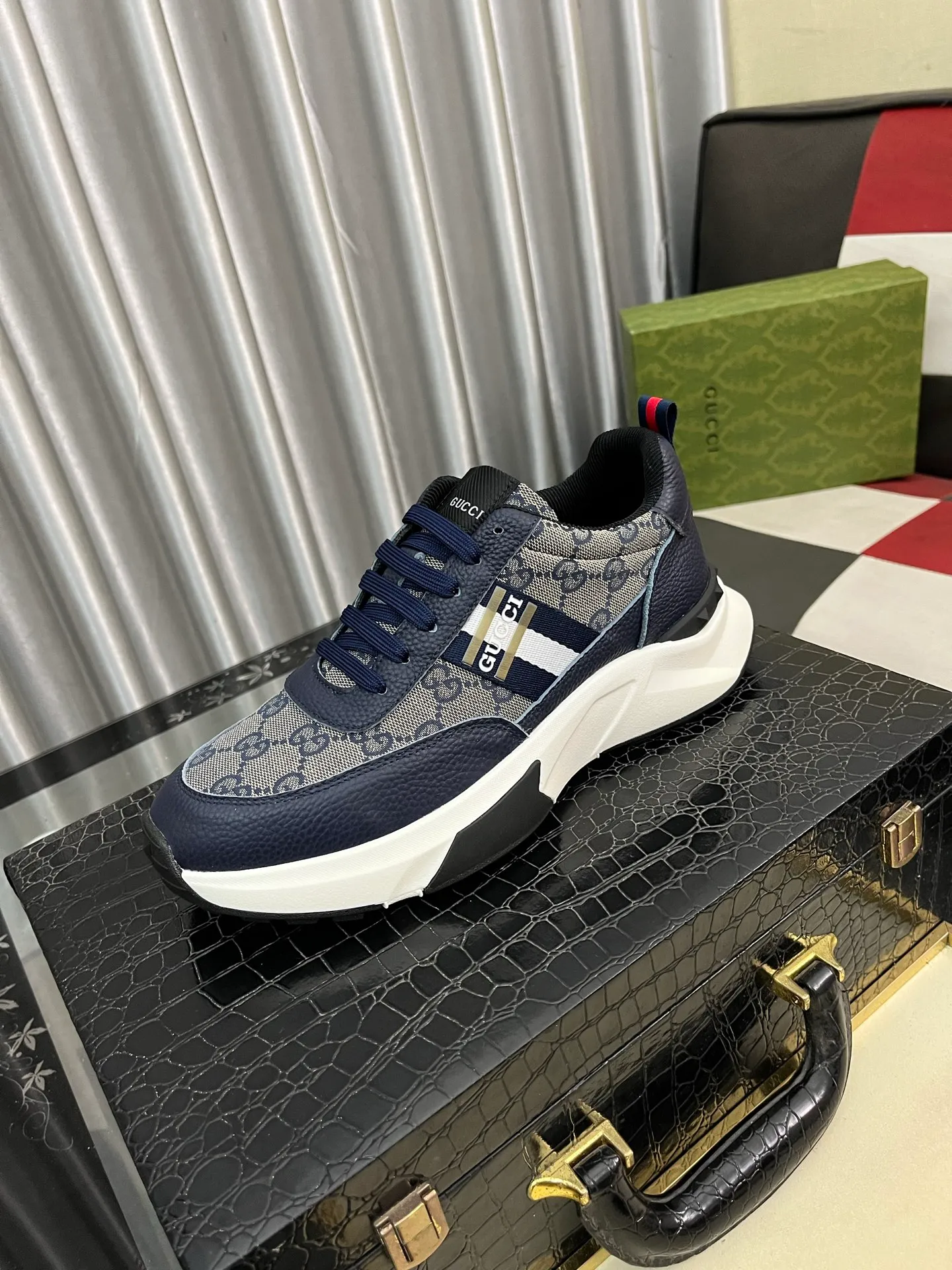 Men's Men's Shoes 💰458 ⌚️⌚️[GUCCI] Gucci men's casual shoes are absolutely popular 🔥The ultimate matching item for trendy men! The charm of super texture is irresistible, the main recommendation, the flower leather color is bright! The upper is made of high-quality brand printed fabric with cowhide, breathable leather lining and wear-resistant rubber sole, noble and elegant! Extremely comfortable🎁🎁You can be as handsome as you want💪 38-445⃣️colors available